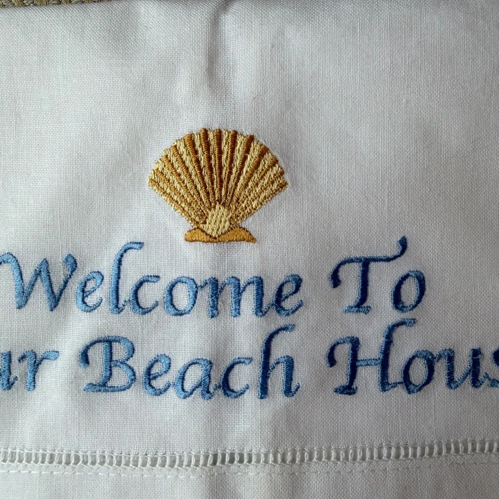 White Beach House Hand Towels with Shell Embroidery NWT LOVELY